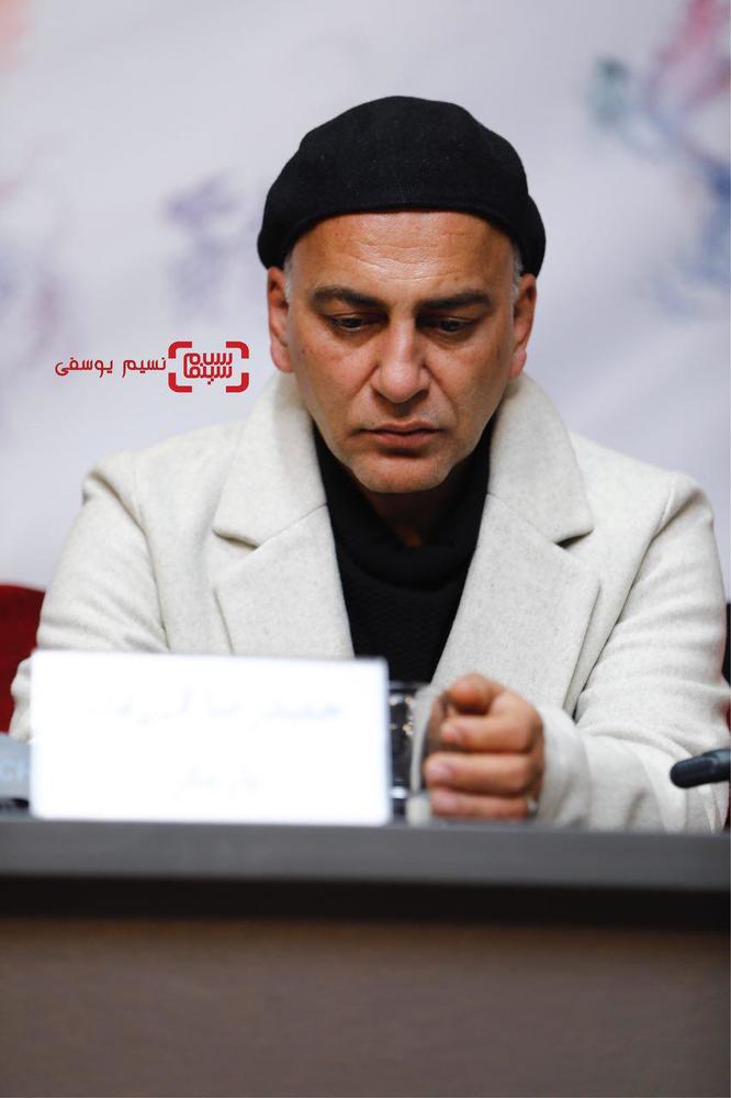 حمیدرضا آذرنگ در نشست خبری فیلم «تنگه ابوقریب» در کاخ سی و ششمین جشنواره فیلم فجر