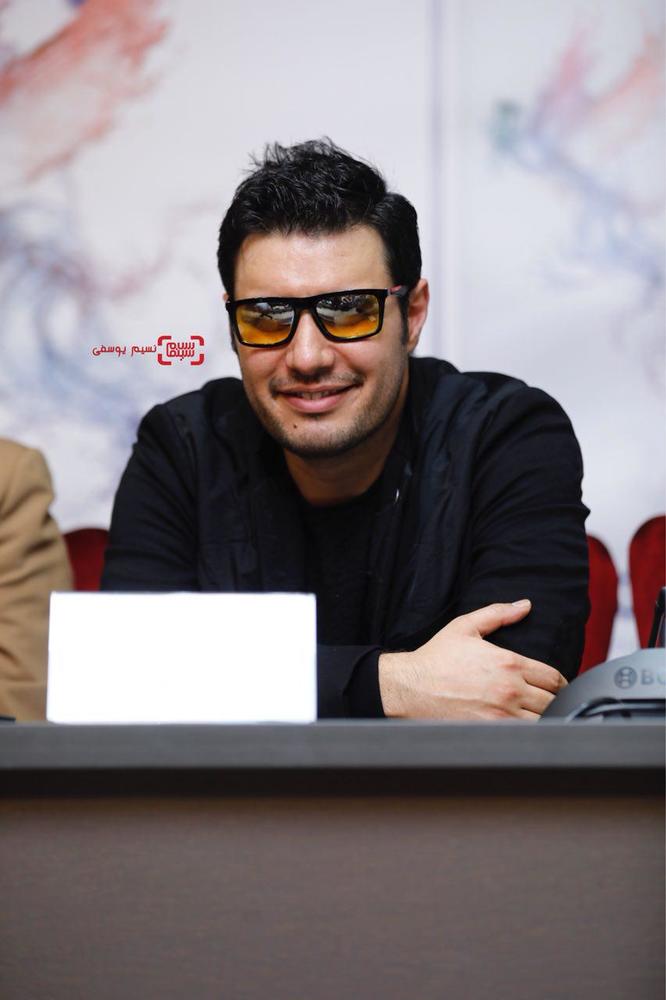 جواد عزتی در نشست خبری فیلم «تنگه ابوقریب» در کاخ سی و ششمین جشنواره فیلم فجر