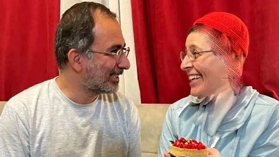 عکس ها / نگاهی به چیدمان خلاقانه خانه  سوسن پرور و مرد عاشق پیشه اش بعد 13 ساله‌ مخفیکاری/ از لوسترهای شاهانه تا مبلمان و میز ناهارخوری ست .. از شمعدانی های تا پرده های خوشرنگ و ...