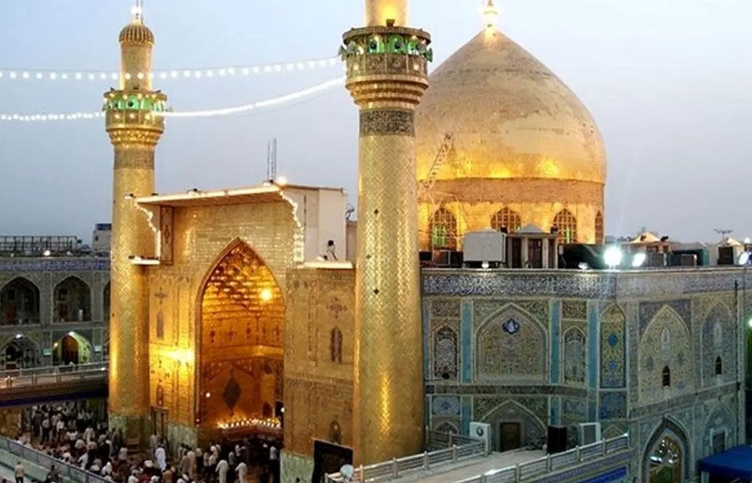 سفر در زمان؛ زائران در کنار ضریح امام علی (ع) در شهر نجف در دوران قاجار