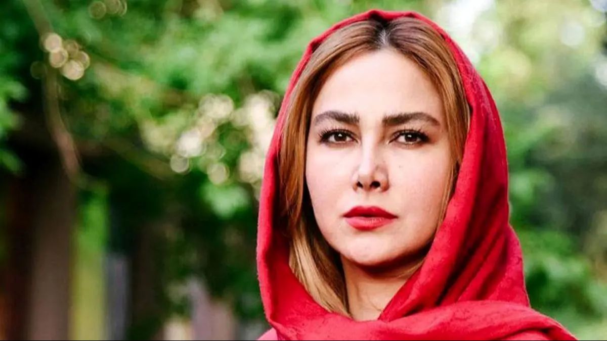 عکس/ نگاهی به دستخط زیبای آناهیتا نعمتی: همراه با عشق زندگی کردن هنر است ... در عشق باشید و بمانید همسفران