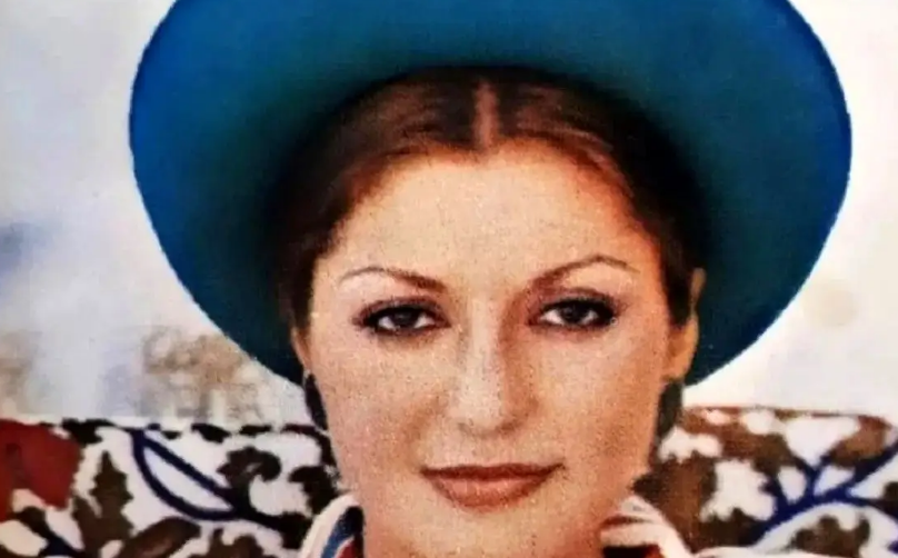 آلبوم عروسی؛ ژست «گوگوش و محمود قربانی» در مراسم عروسی شان؛ سال 46