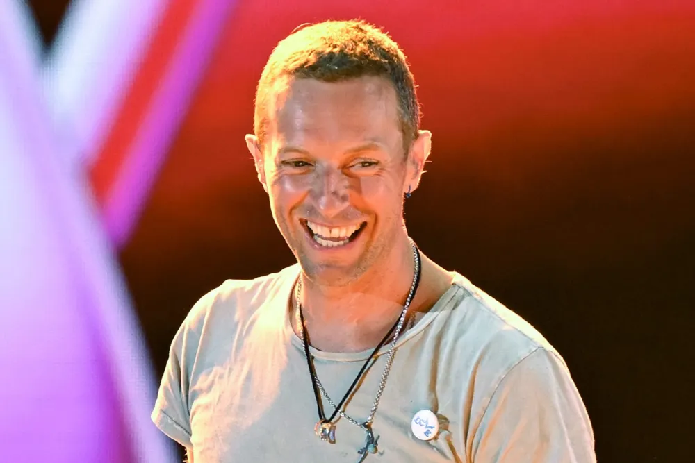 شوخی خواننده Coldplay درباره لحظه پربازدید رسوایی اندی بایرون توسط دوربین فن کم در کنسرت