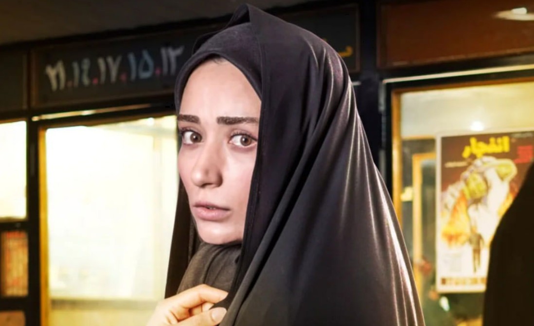 عکسو بیوگرافی ناهید استواری با سیگاری به لب