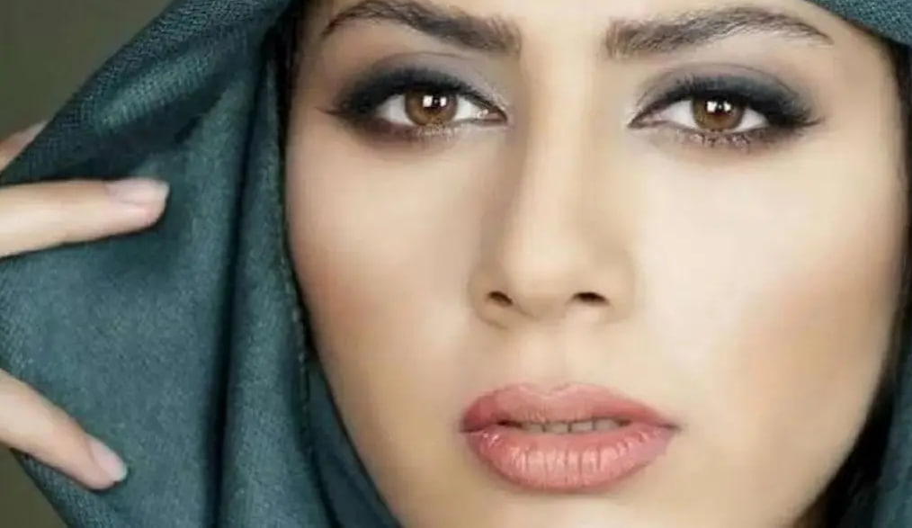 مونا فرجاد در اواخر دهه 60 وقتی 6 ساله بود