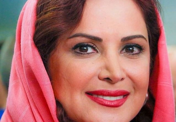 عکس خوش حس‌وحالِ کمند امیرسلیمانی در شنبه بازار!