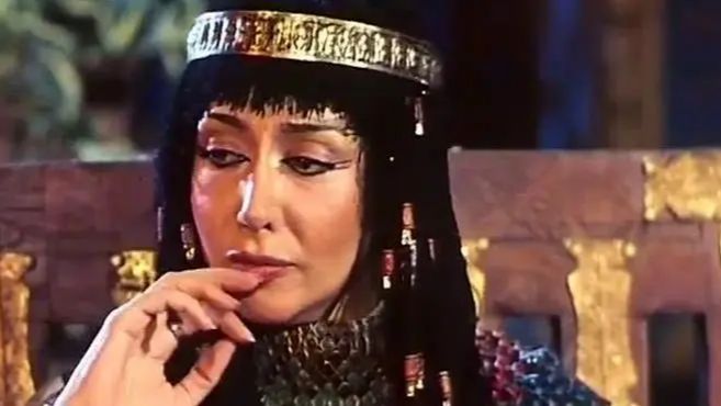 عکس زیرخاکی از کتایون ریاحی و افسانه بایگان با چادر