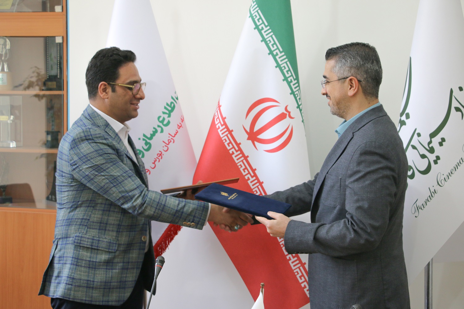 امضای تفاهمنامه همکاری میان بنیاد سینمایی فارابی و شرکت اطلاعرسانیو آموزش بورس