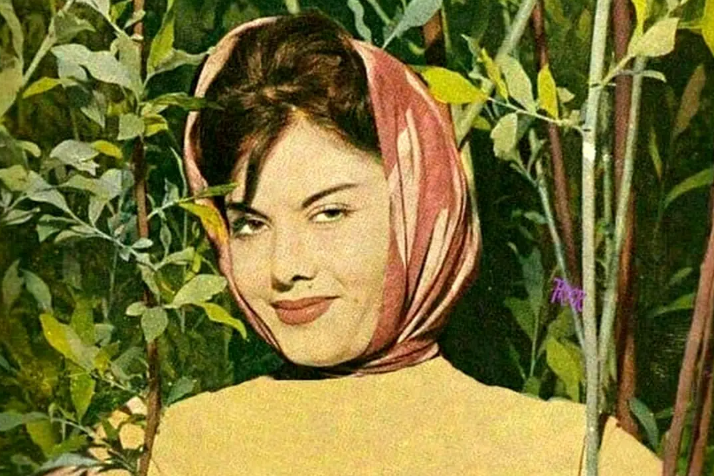 سفر در زمان؛ «فخری خوروش» در 51 سالگی در کنار «ایرج قادری»؛ سال 59