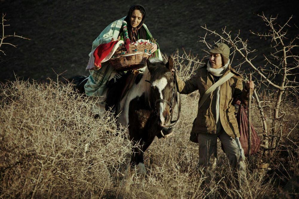 پانته آ بهرام و سمانه نصری در فیلم سینمایی «بچه ای با جوراب قرمز»