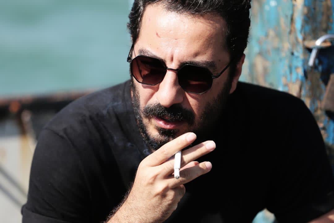 عکس جدید نوید محمدزاده با توالت فرنگی