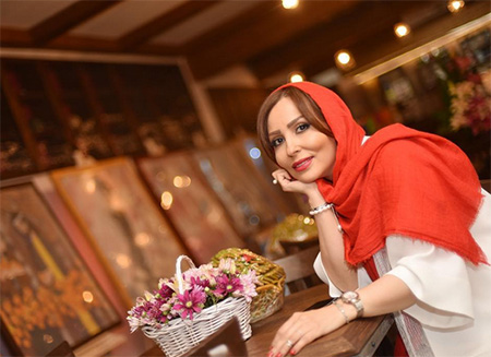 پرستو صالحی مجری عشق ابدی در گذر زمان؛ از کودکی تا استایل های چادری و ابروپیوسته | عکس