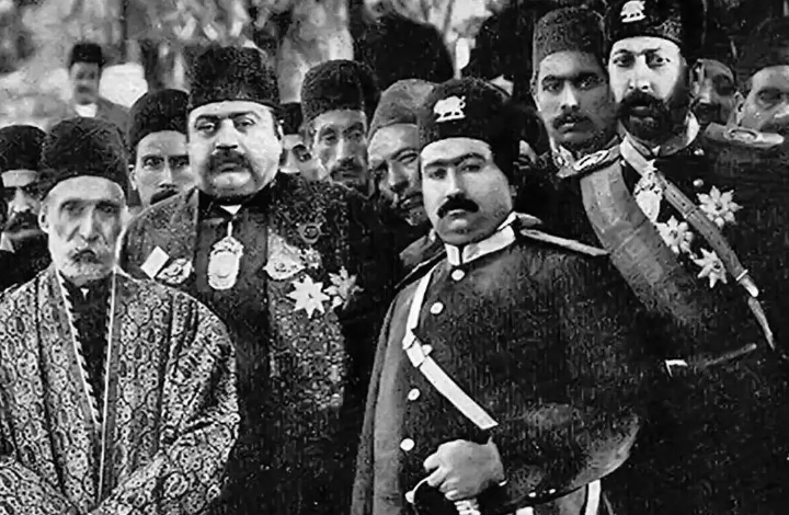 سفر در زمان؛ «محمدعلی‌شاه» در کنار لیاخوف و عده‌ای از شاهزادگان و مقامات