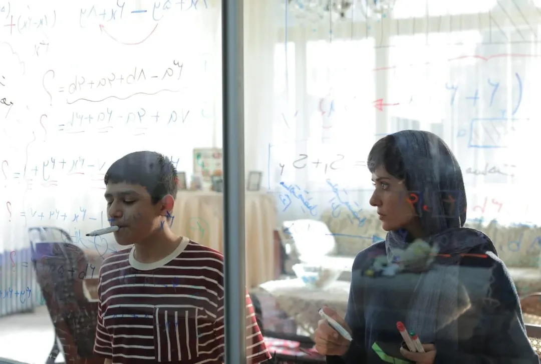 انتشار جدیدترین تصویر از پشت صحنه فیلم «زن و بچه» سعید روستایی | عکس