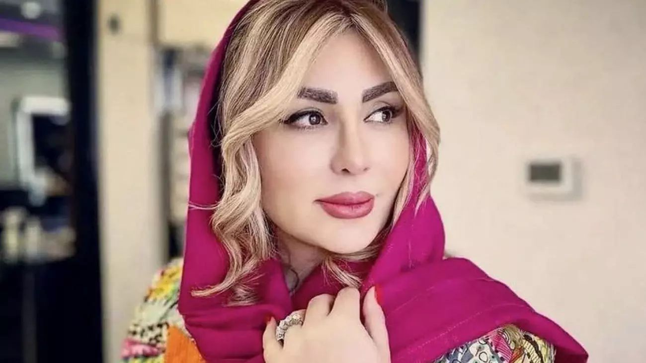 حضور نیوشا ضیغمی با ظاهری نامتعارف در مراسم یاد بود همایون + عکس