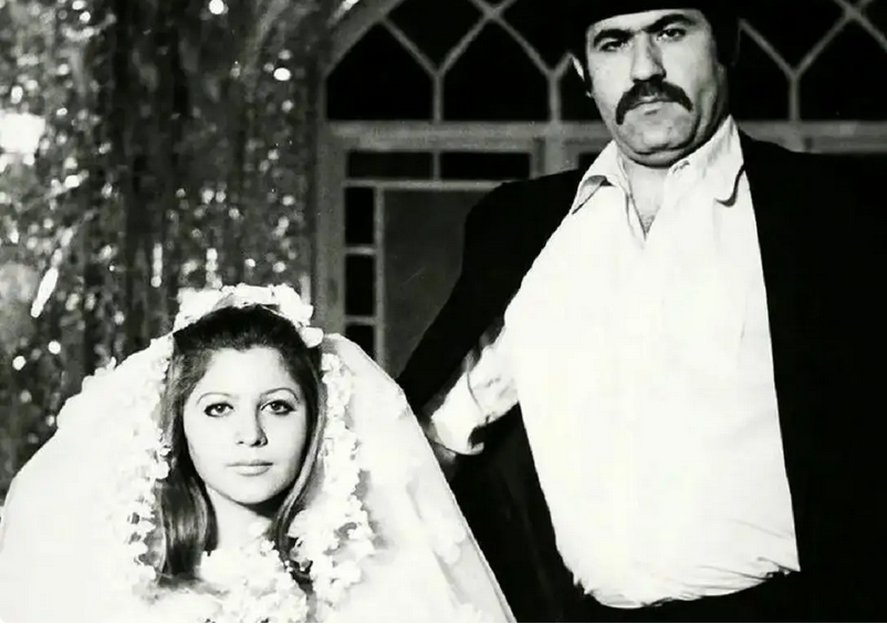 سفر در زمان؛ «زری خوشکام» در 75 سالگی در حاشیه یک مراسم؛ سال 1401