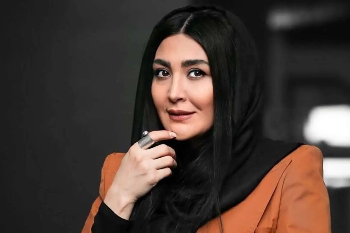 استایل کریسمسی مریم معصومی بازیگر سریال فاصله‌ها