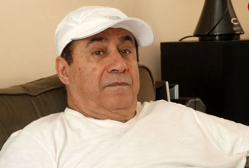 سفر در زمان؛ «پرویز صیاد» بازیگر قبل انقلاب در جوانی و در یک پارک؛ دهه 50