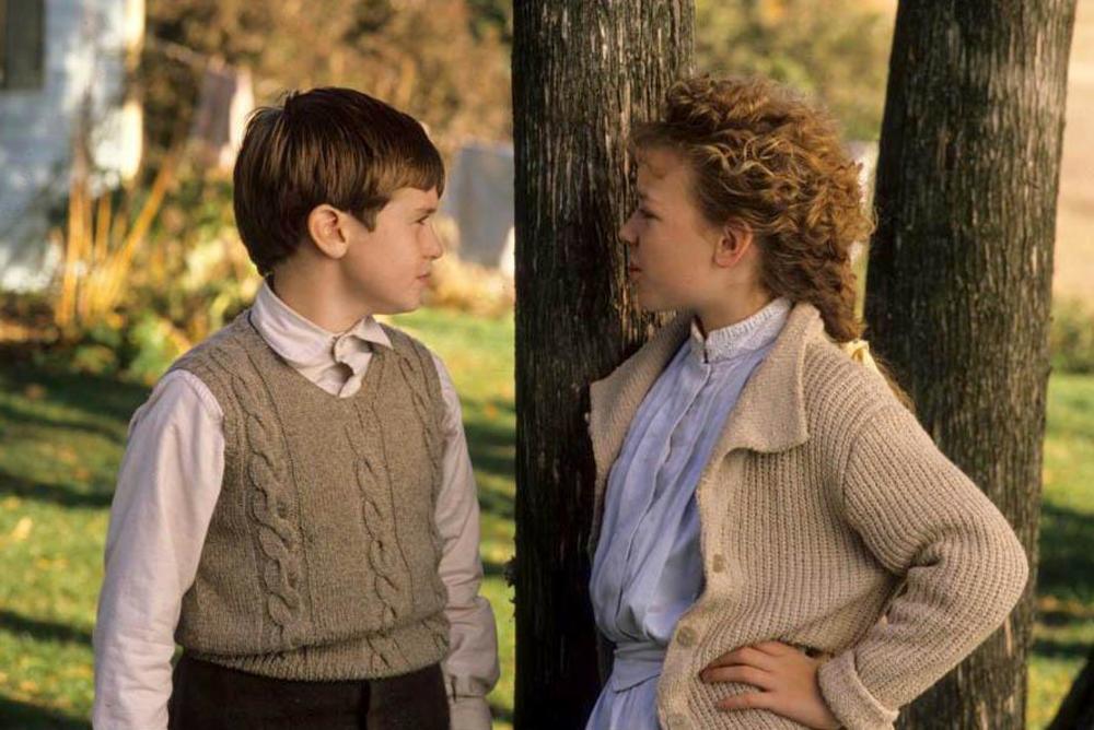 جما زامپرونا و زکری بنت در سریال «قصه های جزیره» (Road To Avonlea)