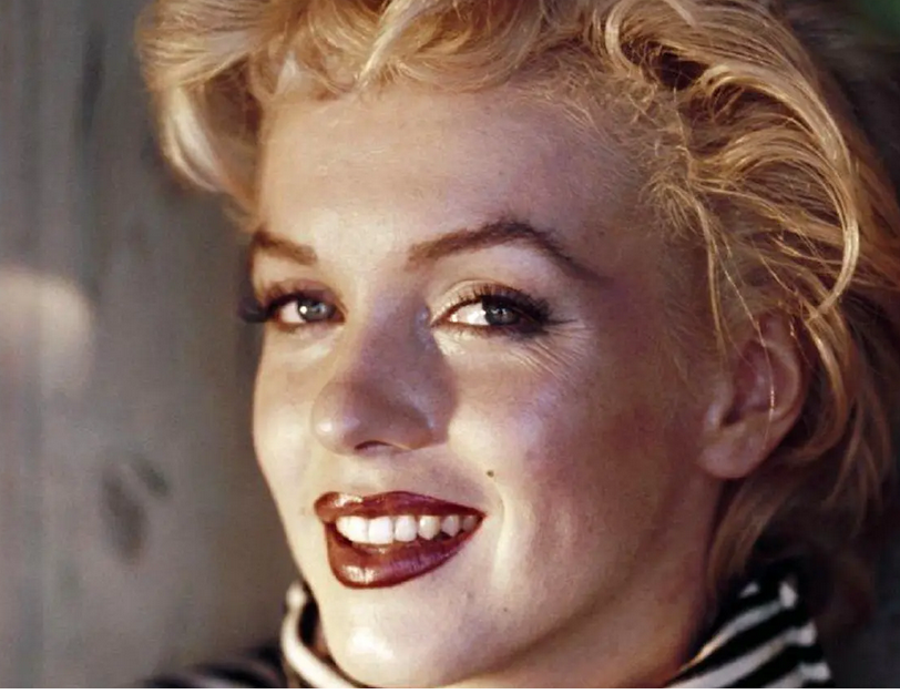 سفر در زمان؛ «مرلین مونرو 20 ساله» در کنار یک عکاس در کالیفرنیا؛ سال 1325