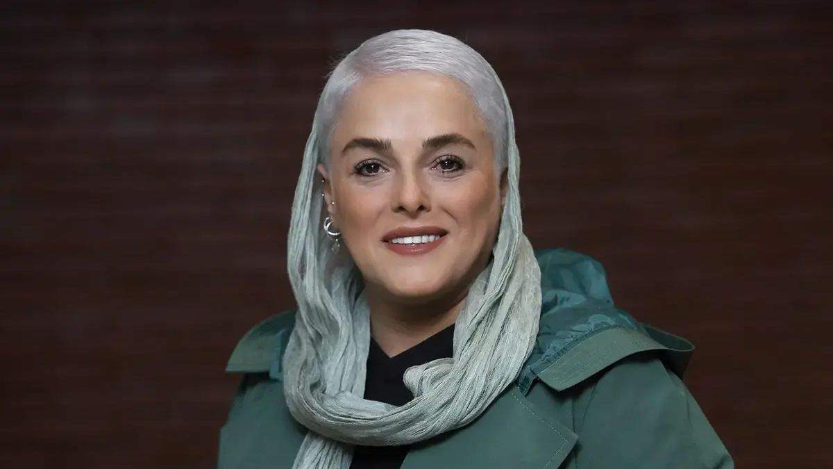 تیپ جدید الهام شعبانی در پشت صحنه نمایش «باران اسیدی»