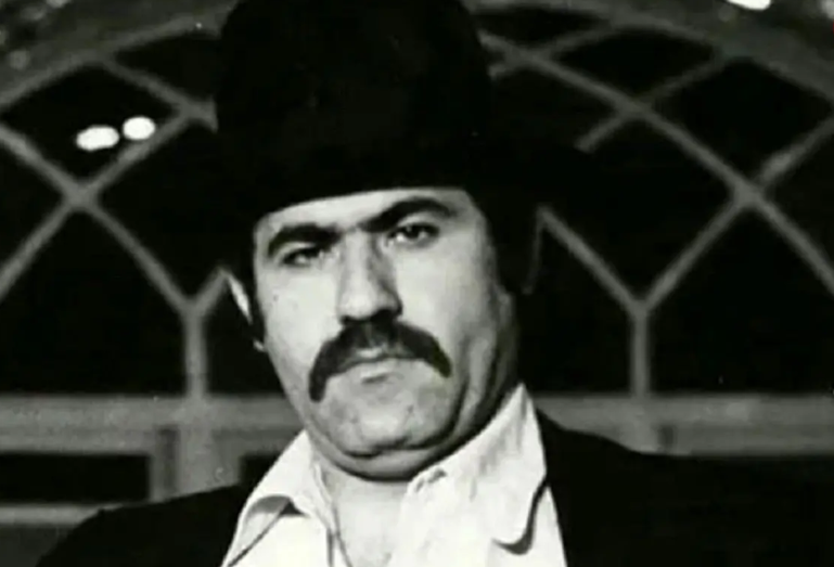 عکس| سفر در زمان؛ «عنایت بخشی» در پیری و در کنار همسرش؛ دهه 90