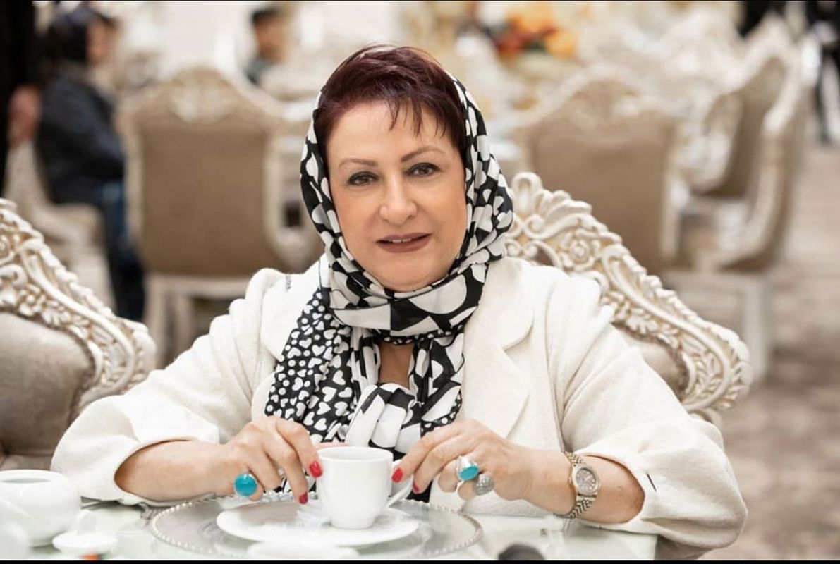 مریم امیرجلالی در کنار مزار برادرش + عکس
