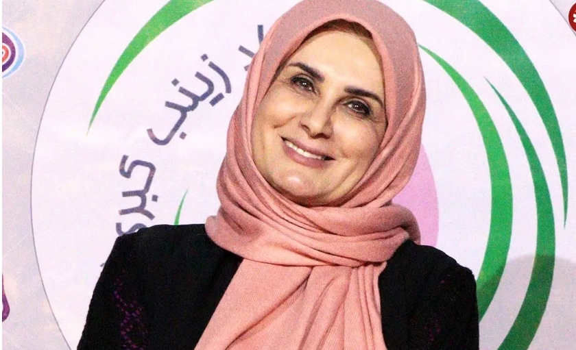 سفر در زمان؛ «گیتی خامنه» در جوانی و به همراه پدرش در کنار دریا؛ دهه 60