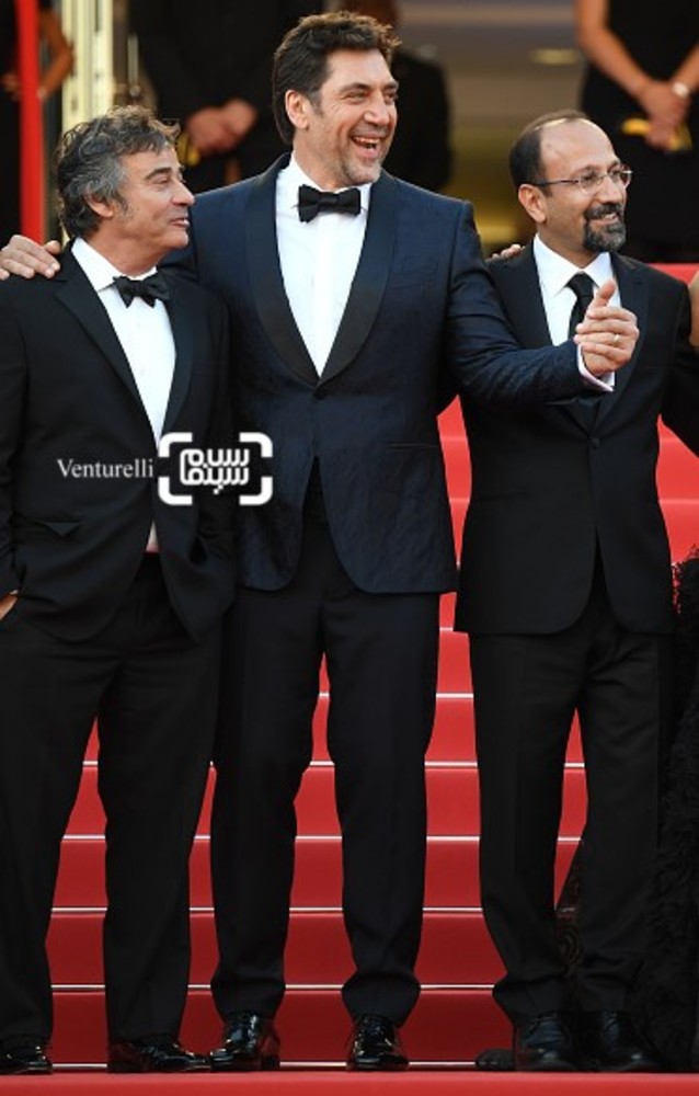 اصغر فرهادی، ادوارد فرناندز و خاویر باردم در فرش قرمز افتتاحیه جشنواره فیلم کن 2018 با فیلم «همه میدانند»