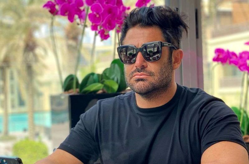 محمدرضا گلزار باز هم با یک پوشش غیرمنتظره!