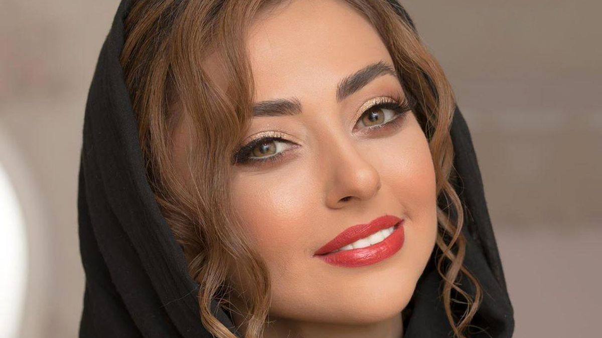 تیپ سرخابی و استایل مونوکروم نفیسه روشن در محل کارش در کلینیک زیبایی