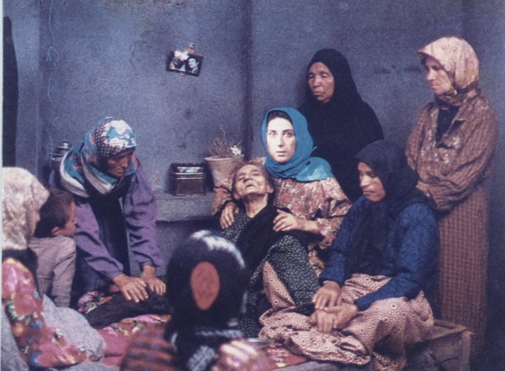 نمایی از فیلم «روسری آبی» ساخته رخشان بنیاعتماد