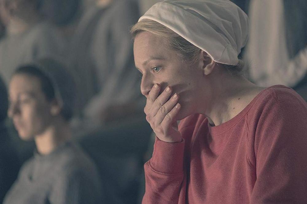 الیزابت ماس در قسمت 12 فصل دوم «سرگذشت ندیمه»(The Handmaid's Tale)