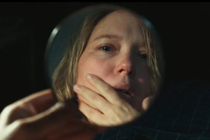 مروری بر فیلم The Unknown| بدنِ بیگانه، هویتِ گمشده؛ معمای متافیزیکی آرتور هاراری