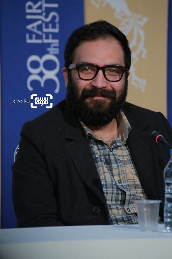 بهتاش صناعی ها در نشست خبری فیلم سینمایی «قصیده گاو سفید» در سی و هشتمین جشنواره فیلم فجر