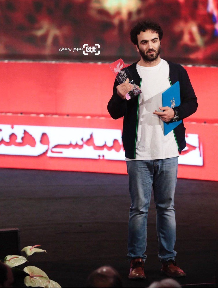 همایون غنیزاده برنده سیمرغ بلورین بهترین فیلم هنر و تجربه برای «مسخره باز» در جشنواره فجر 37