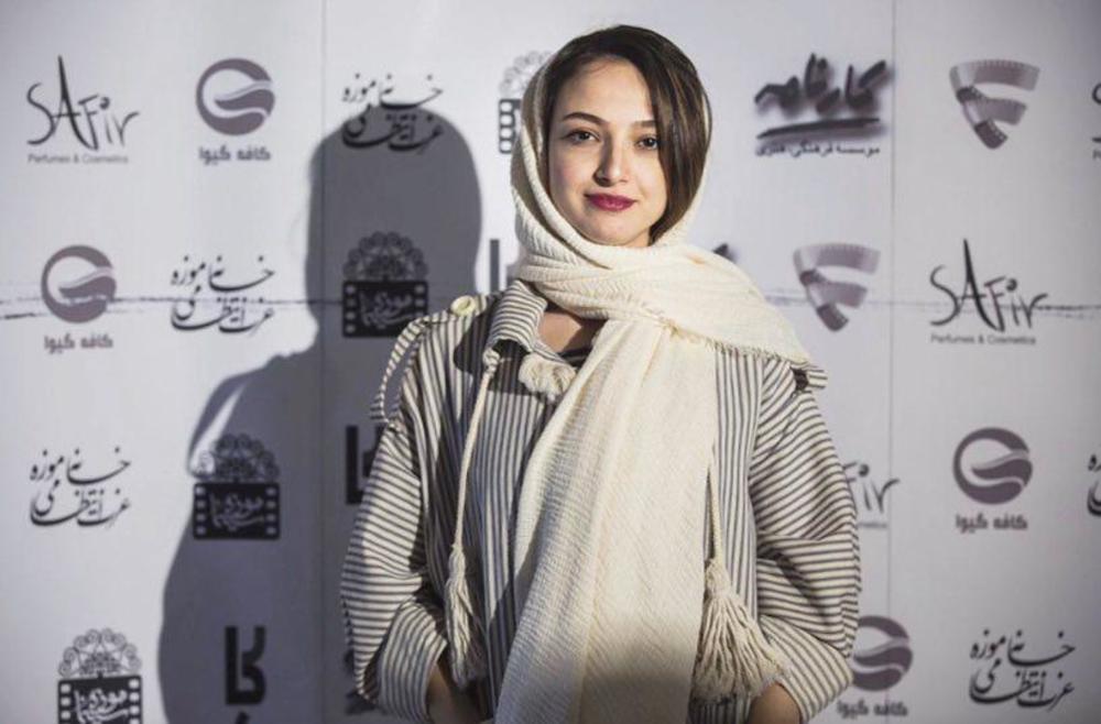 ندا جبرائیلی برنده جایزه بهترین بازیگر زن جشنوارهی دَه برای بازی در فیلم کوتاه «در بین»