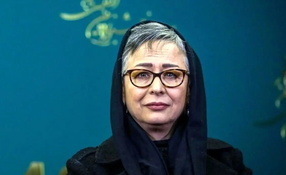 ژست جالب آزیتا حاجیان در اوج جوانی و زیبایی در مزرعه+ عکس