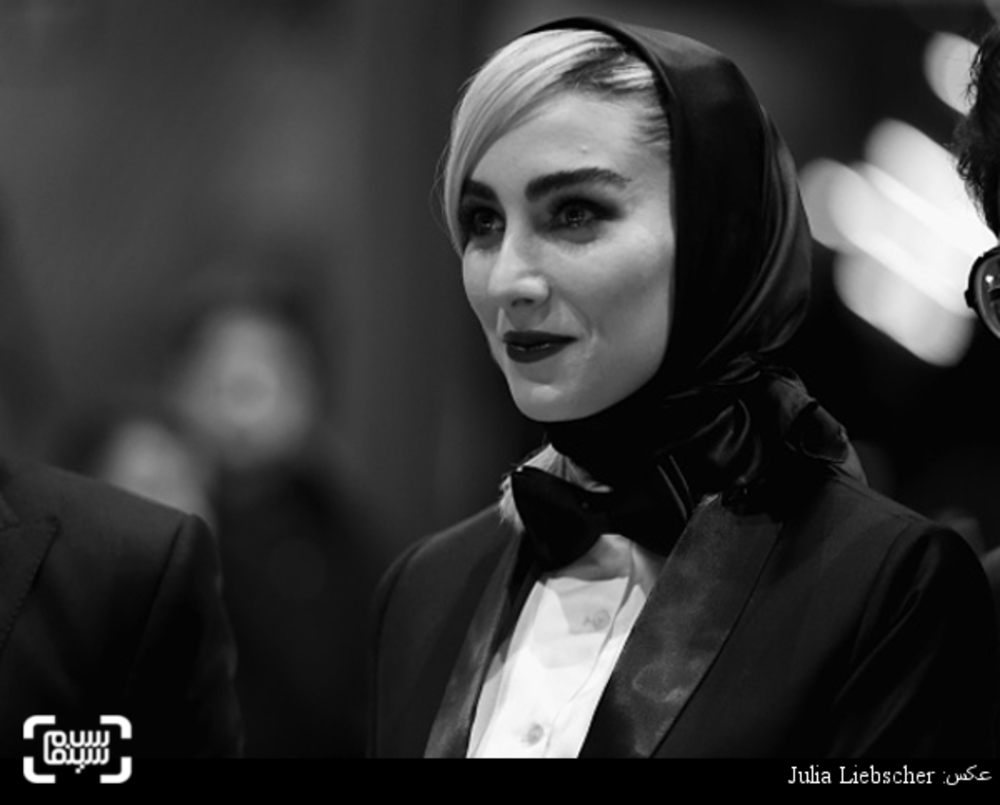 کیانا تجمل در فرش قرمز «اژدها وارد میشود!» در شصت و ششمین جشنواره فیلم برلین