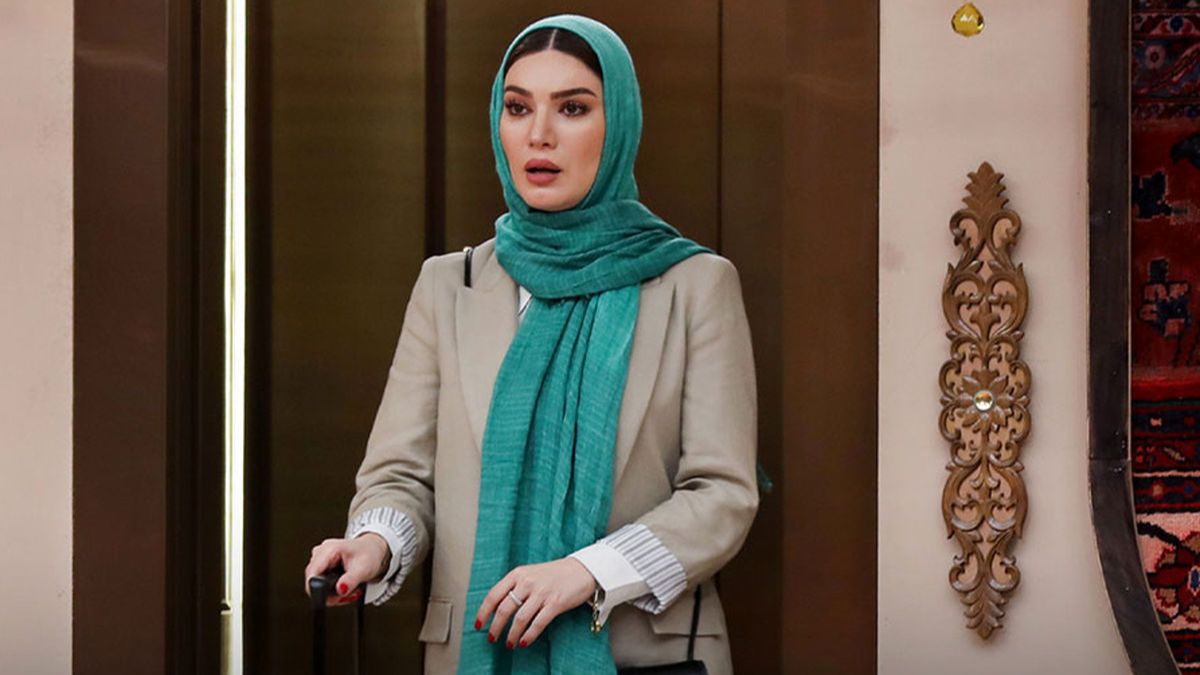 فیلم/ اولین عاشقانه‌ دلنشین متین ستوده و کامران تفتی تازه عروس داماد بین مردم / داماد چقدر زیبا به متین خانوم گرمای عشق میده ...