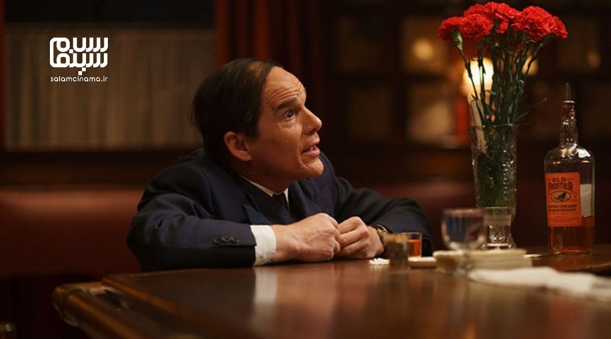 نقد و بررسی فیلم Blue Moon (ریچارد لینکلیتر) | سقوط در میانه نورافکنها