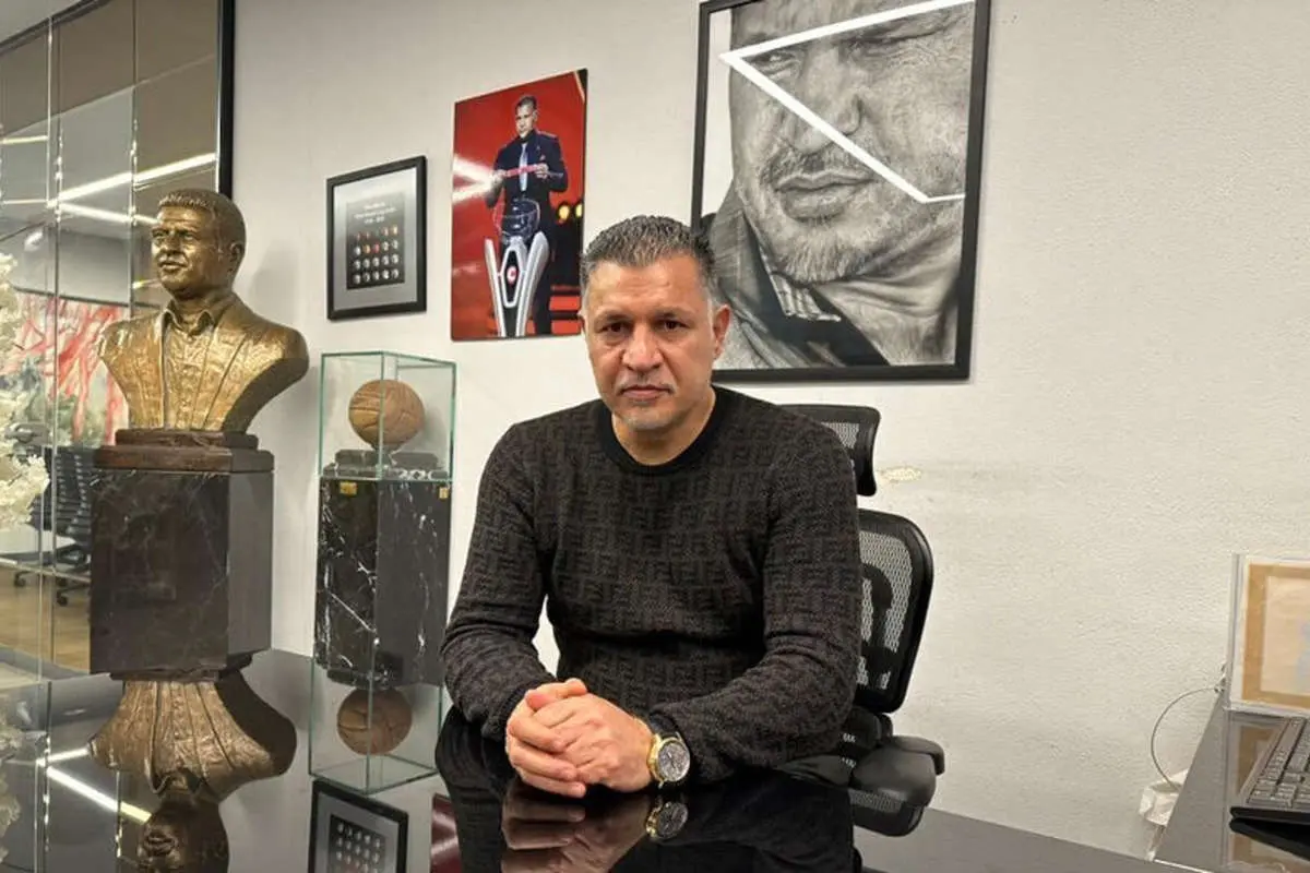 تشویق پرشور تماشاگران پس از حضور علی دایی و همسرش در یک نمایش موزیکال + ویدیو