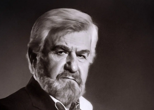 سفر در زمان؛ «عنایت بخشی» در 31 سالگی و در نمایی از فیلم چلچراغ؛ سال 55