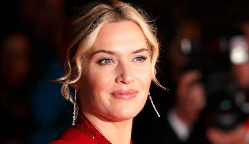 سفر در زمان؛ «رز فیلم تایتانیک» به همراه فرزندش در فرودگاه هیترو در لندن؛ سال 1380