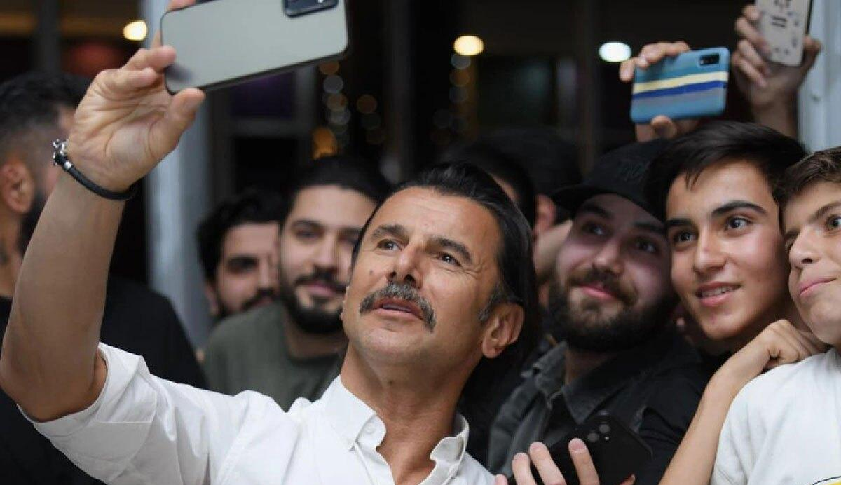 فیلم حاشیه ساز از امین حیایی در اکران فیلم زیبا صدایم کن در مشهد