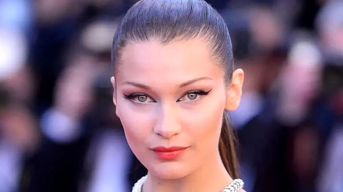 گلاب، فرش ایرانی و تخته نرد در خانه بلا حدید