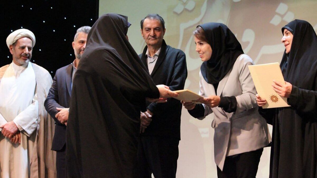 گردهمایی بزرگ ۳۹۰ نویسنده در تهران؛ جشن ادبی سال برگزار شد