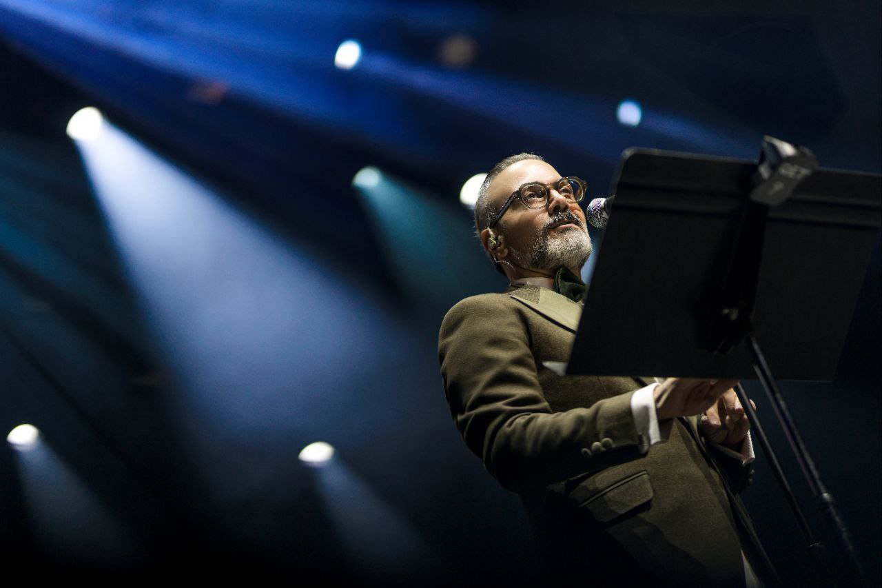 حواشی اولین تک‌خوانی زنان در شبکه نمایش خانگی؛ حذف قطعه «هزار و یک شب» از کانال شخصی علیرضا قربانی