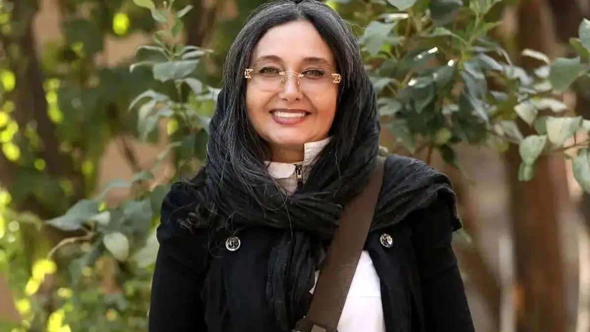 عاشقانه خواهر و برادری کتایون ریاحی و علیرضا دست در دست+ عکس