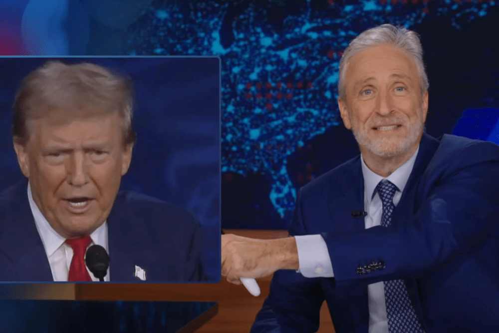 انتقاد شدید جان استوارت از ترامپ به دلیل تلاش برای پنهان‌کاری پرونده اپستاین